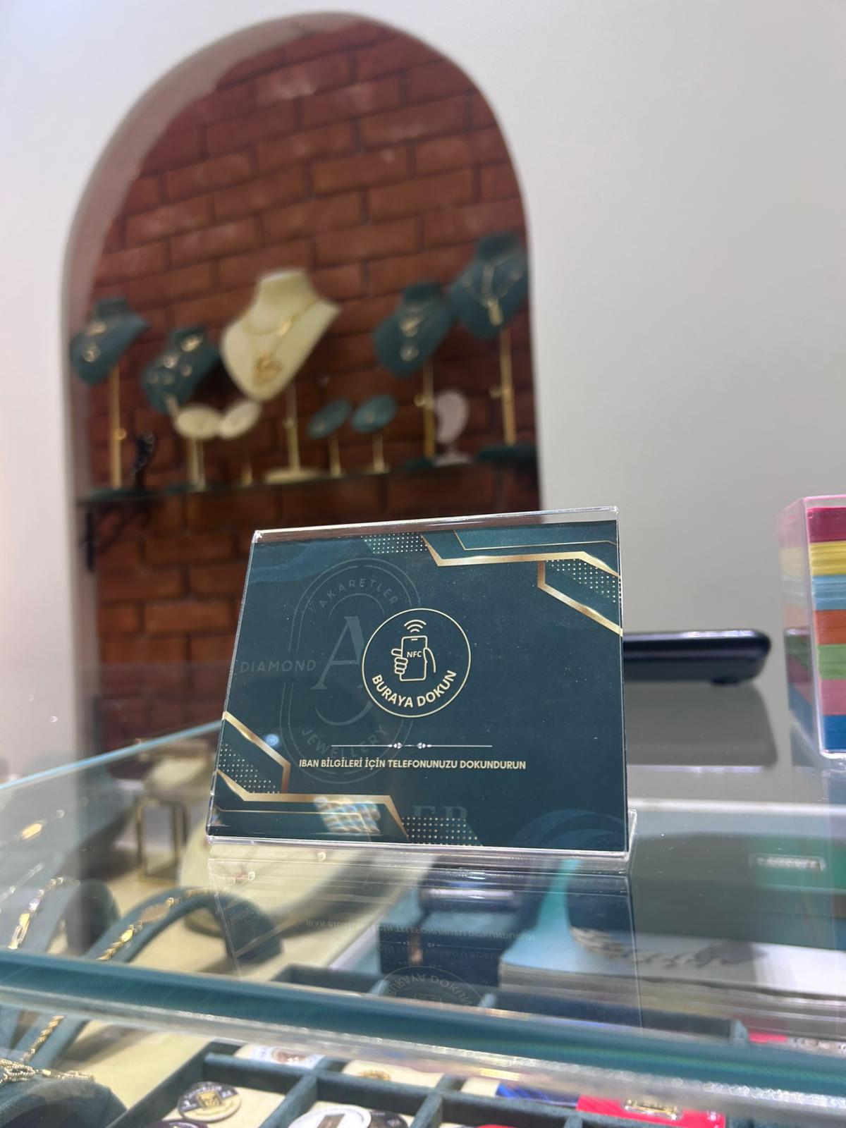 Kuyumcuda NFC ile IBAN paylaşım standı
